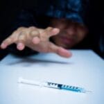 Как люди становятся наркоманами: стадии развития зависимости